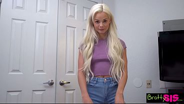 Blonde Elsa Jean Yang Nakal: “kasih Duit Lu, Gue Isap Kontol Lu Sampe Kering!”