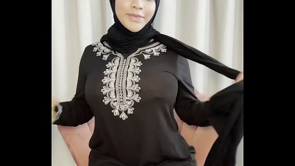 Ngocok Memek Pakai Dildo Di Bulan Puasa, Nafsu Si Arab Nakal Kencang Banget