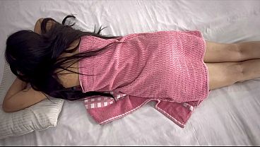 Nri Cewek Bongsor Digosok Pantatnya Sama Pelayan, Terus Ngentot Memek Sambil Pantat Besar Digoyang.