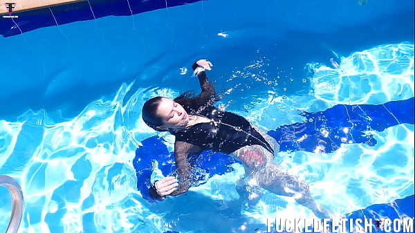 Jessica Bunny Nge-swim Di Kolam Renang, Sambil Pamer Body Basah-basahan, Bikin Ngiler.
