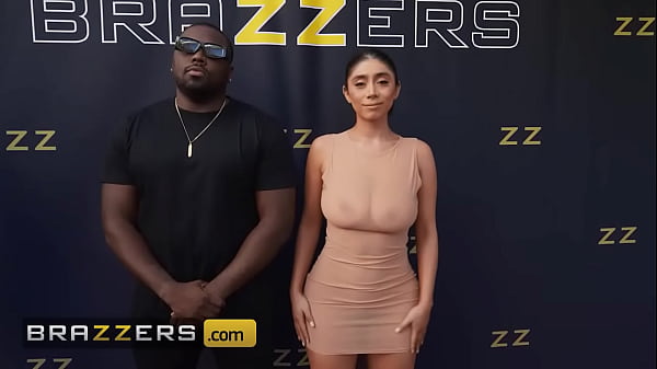 Brazzers – Violet Myers Buka-buka Lubang Pantatnya Di Depan Paparazi