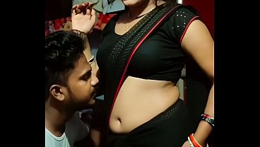 Desi Bhabhi Saree Navel Romansa Bikin Makin Greget, Bikin Ngilu Di Pusar