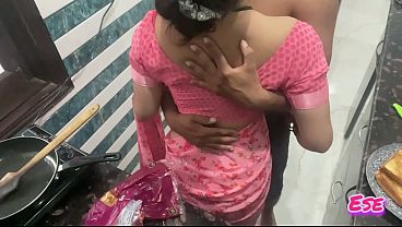 Desi Bhabhi Di Dapur Lagi Masak, Tiba-tiba Digebukin Sambil Bikin Kuah Basah.