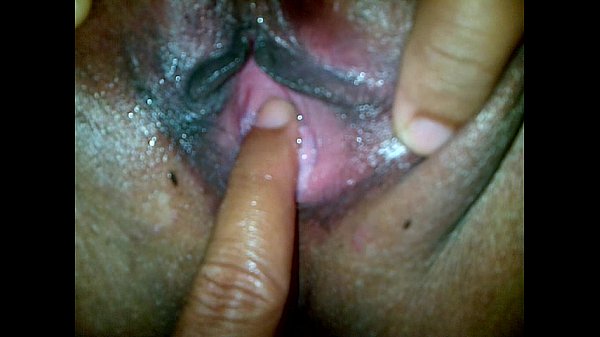 Mami Indonesia Montok, Pantat Gede, Memek Basah Kena Colokin Empat Jari, Digenjot Keras Sampe Meraung.