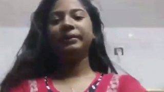 Telanjang Bulat Sambil Selfie, Desi Goyang-goyang Bikin Ngilu.