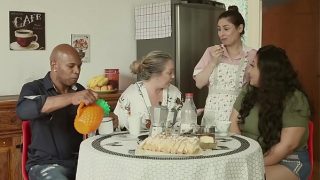 Rumah Pelacuran – Suami Ditanduk, Ibu Mesum, Pembantu Ngebok Semua | Emme White, Alessandra Maia, Agatha Ludovino, Capoeira