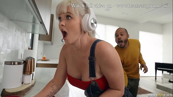 Tontonin Cewek Gue Ngewe Anus Besar!! – Kay Carter, Delilah Day / Brazzers / Streaming Full Dari Www.brazzers.promo/ana
