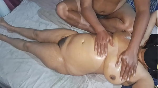 Desi Indian Hot Bhabhi Nude Massage Penuh, Siap Digoyang