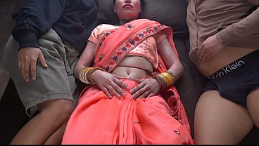 Nggak Pakai Sensor, Ibu Tiri India Sama Anak Tiri Lagi Seru-seruannya Di Kamar, Hot Banget!