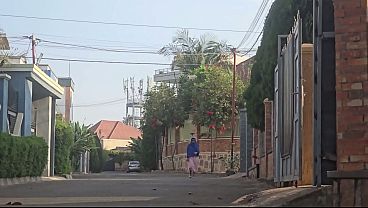 Mom Arab Ngetok Diri Di Luar Rumah Dekat Jalan, Bikin Pengen Grepek