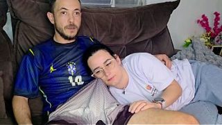 Kakak Tiri Digoda Adik Tiri Sambil Nonton Timnas Brasil, Mulut Nganga, Badan Panas, Tangan Merayap Pelan.