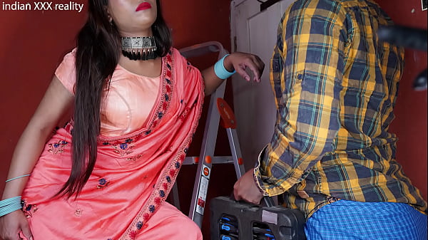 Tukang Reparasi India Tua Ngeseks Di Depan Kamar Mandi, Bahasa Hindi